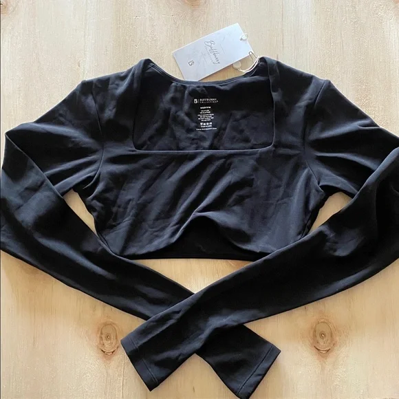 BUFFBUNNY Long Sleeve Curve Crop - Picture 1 of 10